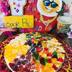 A picture of Fruit and sweets cream 🍕 pizza.