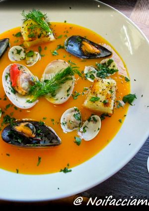 Foto di Vellutata di zucca e patate con frutti di mare