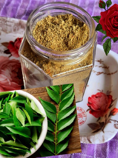 கறிவேப்பிலை பொடி(curry leaves powder recipe in tamil) செய்முறை முக்கிய புகைப்படம்