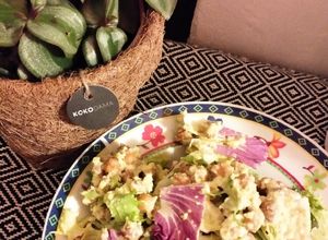 Foto di Insalata con ceci e salsa di avocado 🥑
