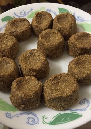 A picture of Oats And Sesame Seeds Ladoo.