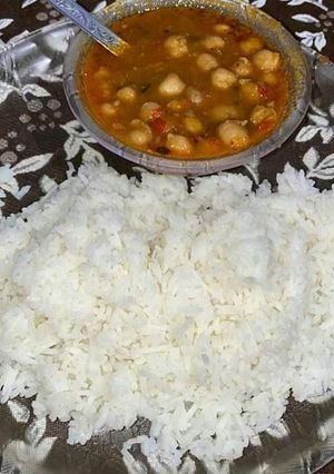A picture of Chane with rice.