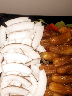 عکسی از دستور خرماخرک و نارگیل 🥥