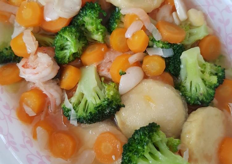 Bagaimana Menyiapkan Sapo Tahu Sayur Udang, Bisa Manjain Lidah