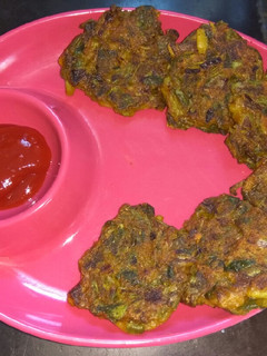 A picture of Spring onion methi cutlet.
