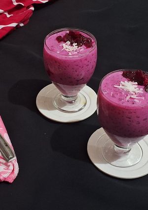 A picture of Pink Dragon fruit Sago pudding dessert.