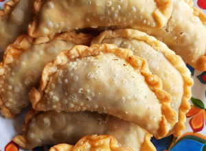 Una foto de Empanadas criollas bien jugosas 🇦🇷