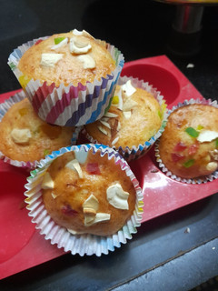 વેનિલા ડ્રાયફ્રુટ ટુટીફ્રુટી મફીન(Vanilla dryfruits tuttyfruity muffins recipe in gujarati) રેસીપી મુખ્ય ફોટો