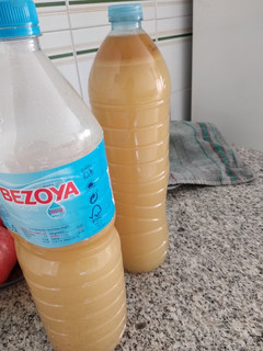 Una foto de Caldo de pollo casero echo por mí