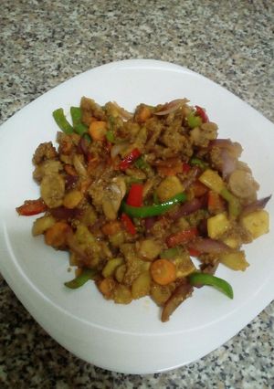 Una foto de Wok de verduras con quinoa