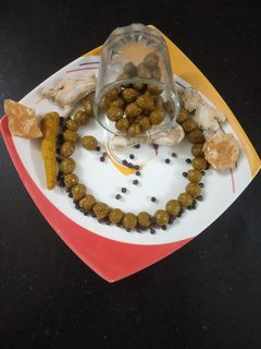 ઇમ્યુનીટી બુસ્ટર ગોળી (Immunity Booster Goli Recipe In Gujarati) રેસીપી મુખ્ય ફોટો