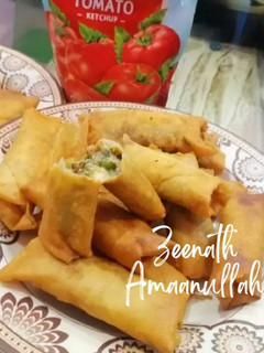 A picture of Cheesy Spring Rolls.