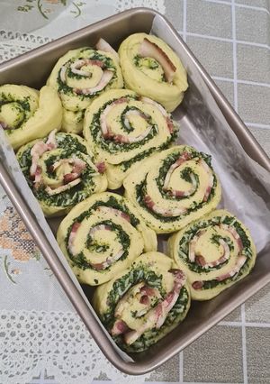 Foto resep 60. Pesto Bacon Bread Roll