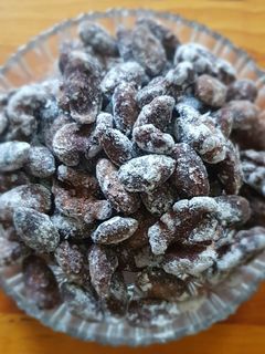 Una foto de Almendras y nueces tostadas con cocoa