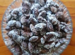 Una foto de Almendras y nueces tostadas con cocoa