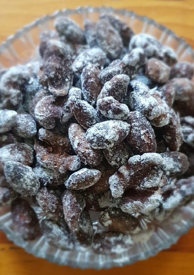 Una foto de Almendras y nueces tostadas con cocoa