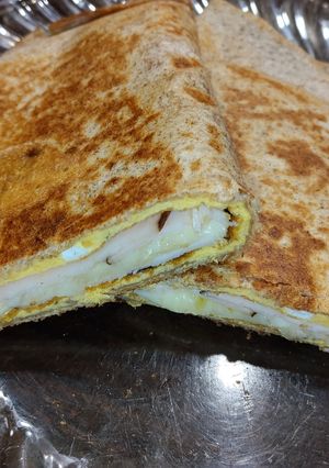 Serpenyős sonkás - sajtos tortilla recept fotója