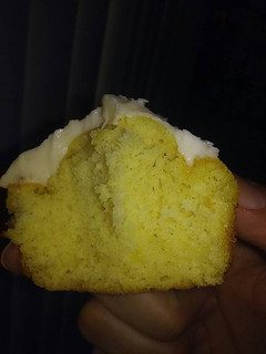 A picture of Fluffy vanilla cupcakes .