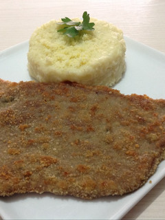 Una foto de Milanesas de Carne con Puré de papas
