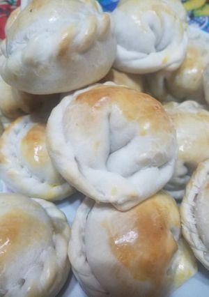Una foto de Empanadas de atún con salsa blanca