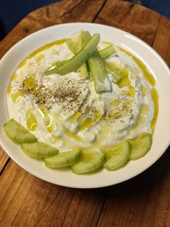 A picture of Tzatziki.