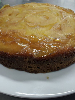 Una foto de Torta de manzana inveritda