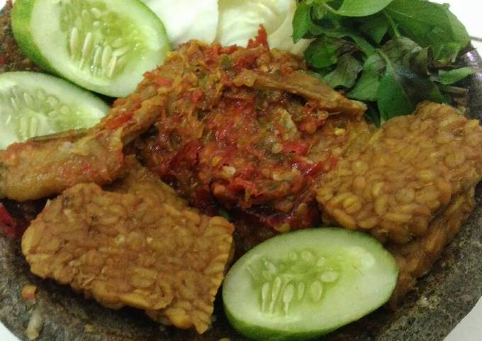 Resep Ayam Penyet Oleh Febrianti Nurmanitasya Cookpad