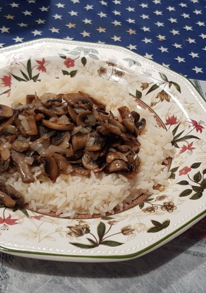 Una foto de Arroz con champiñones