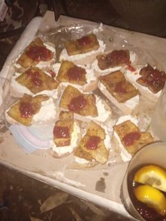 Una foto de Bocaditos de panceta con queso de aperitivos