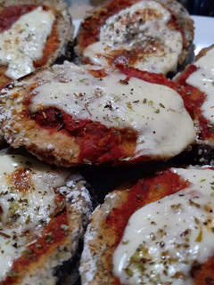 Una foto de Milanesas de berenjenas a la napolitana