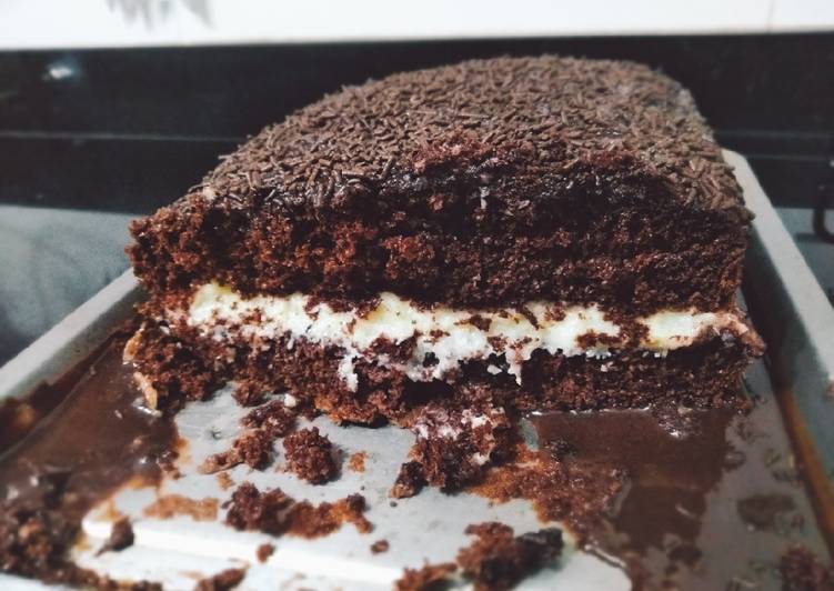 Bolo prestígio com brigadeiro