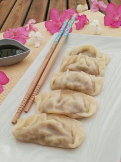 Una foto de Gyozas de verduras