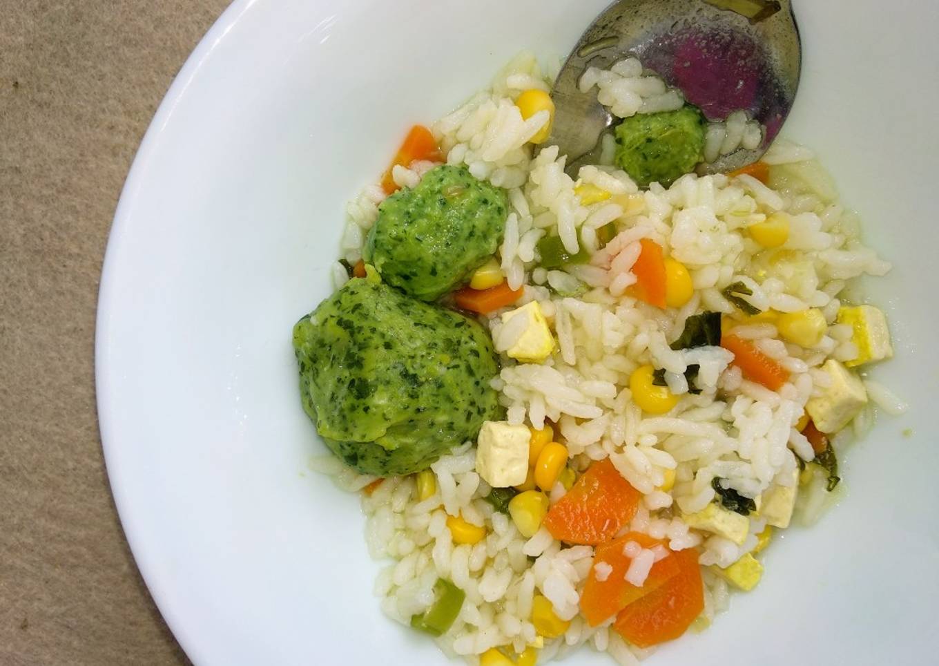 Sayur sop sehat bakso ayam bayam