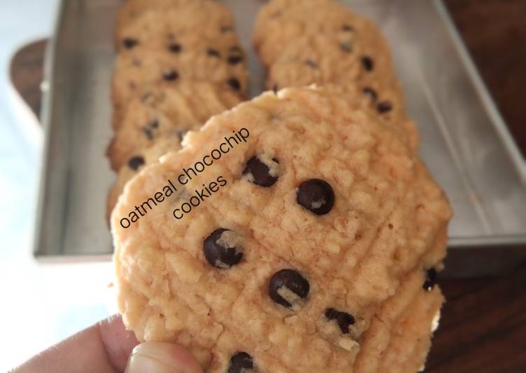 Langkah Mudah untuk Menyiapkan Oatmeal chocochip cookies🍪 Anti Gagal