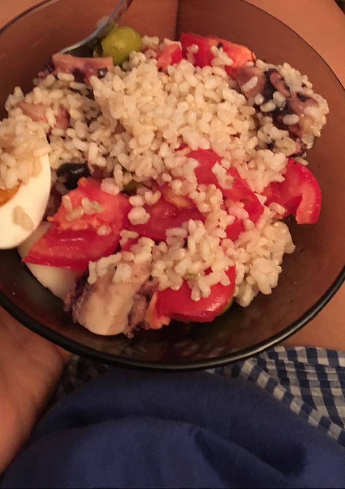 Una foto de Ensalada de arroz integral y potas fácil