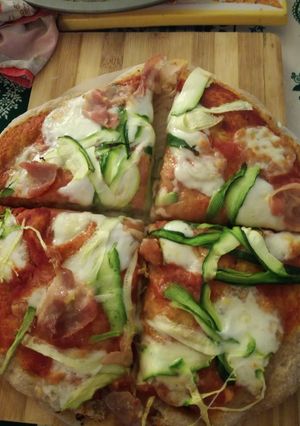 Foto di Pizza con spek e zucchine#cookpad.com#