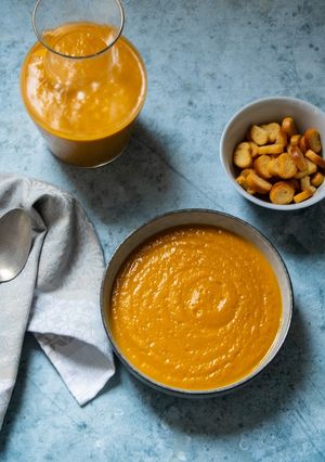 Une photo de Velouté carottes patate douce à la chicorée