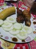 Pollo frito con plátano sancochado