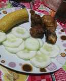 Pollo frito con plátano sancochado