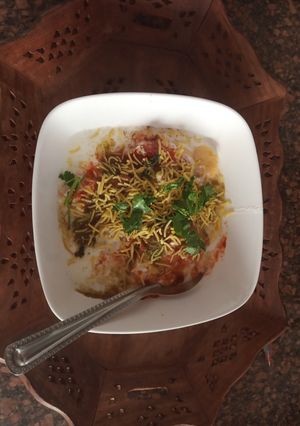 દહીં વડા (Dahi Vada Recipe In Gujarati) રેસીપી મુખ્ય ફોટો