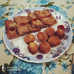 A picture of Quick and easy breakfast egg bread toast and chicken balls.