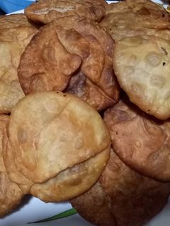 मूग डाळ कचोरी (MOONG DAL KACHORI RECIPE IN MARATHI) रेसिपी चे मुख्य फोटो