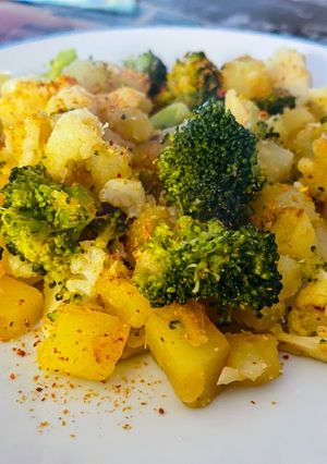 Foto di Cavolfiore, broccoli e patate in padella