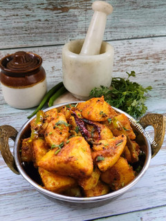आलू के गुटके (Aloo ke guthke recipe in hindi) रेसिपी मुख्य फोटो
