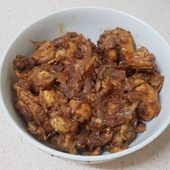 A picture of Onion chicken.