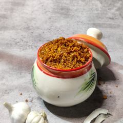 A picture of Lasun khobara chutney.
