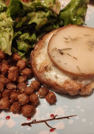 Une photo de Tartines poire & gorgonzola ⭐⭐