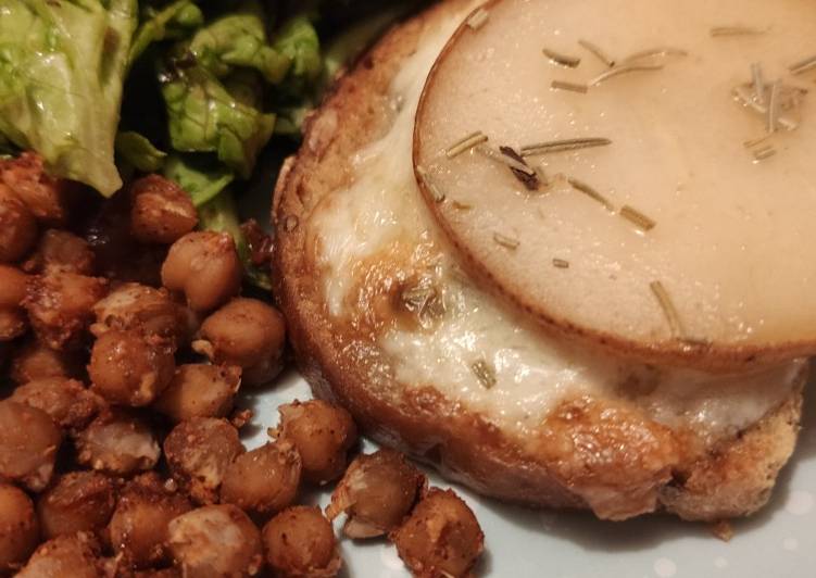 Recipe of Super Quick Homemade 🌺 Tartines poire &amp; gorgonzola ⭐