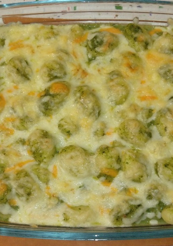 Una foto de Gnocchis de patata con crema de espinacas y puerro gratinados con queso