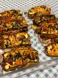 Courgettes en mini sandwichs croustillants aux tomates, bœuf et fromage